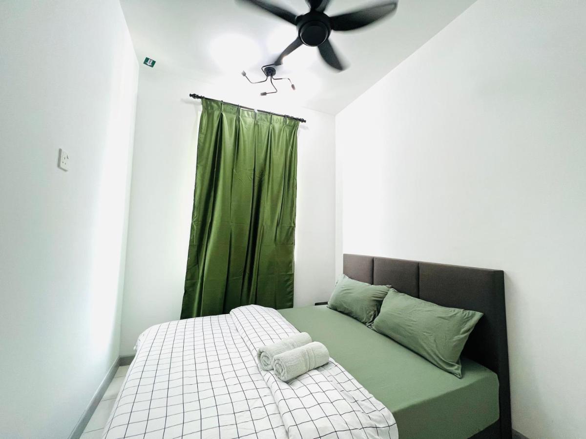 Ureshii Homestay Ladang Tanjung Kuala Terengganu With Pool Екстер'єр фото